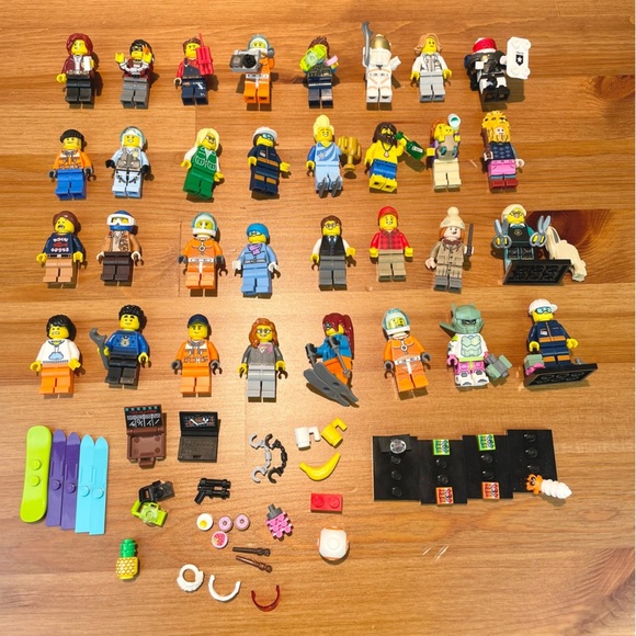 Lego Minifigures Lot of 32 Assorted Harry Potter Snowboard Skier Accessories - Picture 2 of 13